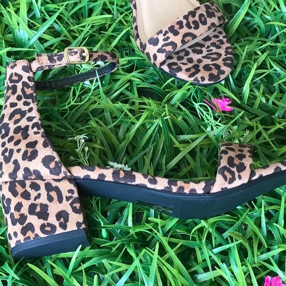 Last 2 City Class Leopard Ankle Strap Heel Sandal - Picture 7 of 8